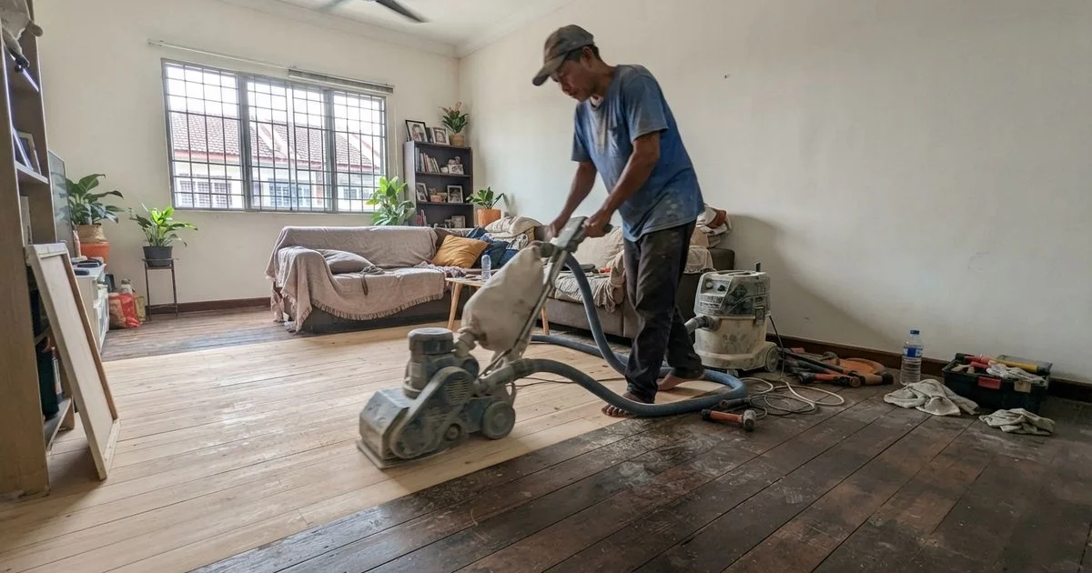 Floor sanding and refinishing cost: what affects the price